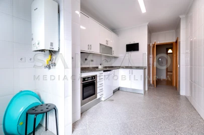 Apartamento T2 para Venda em Baguim do Monte (Rio Tinto)
