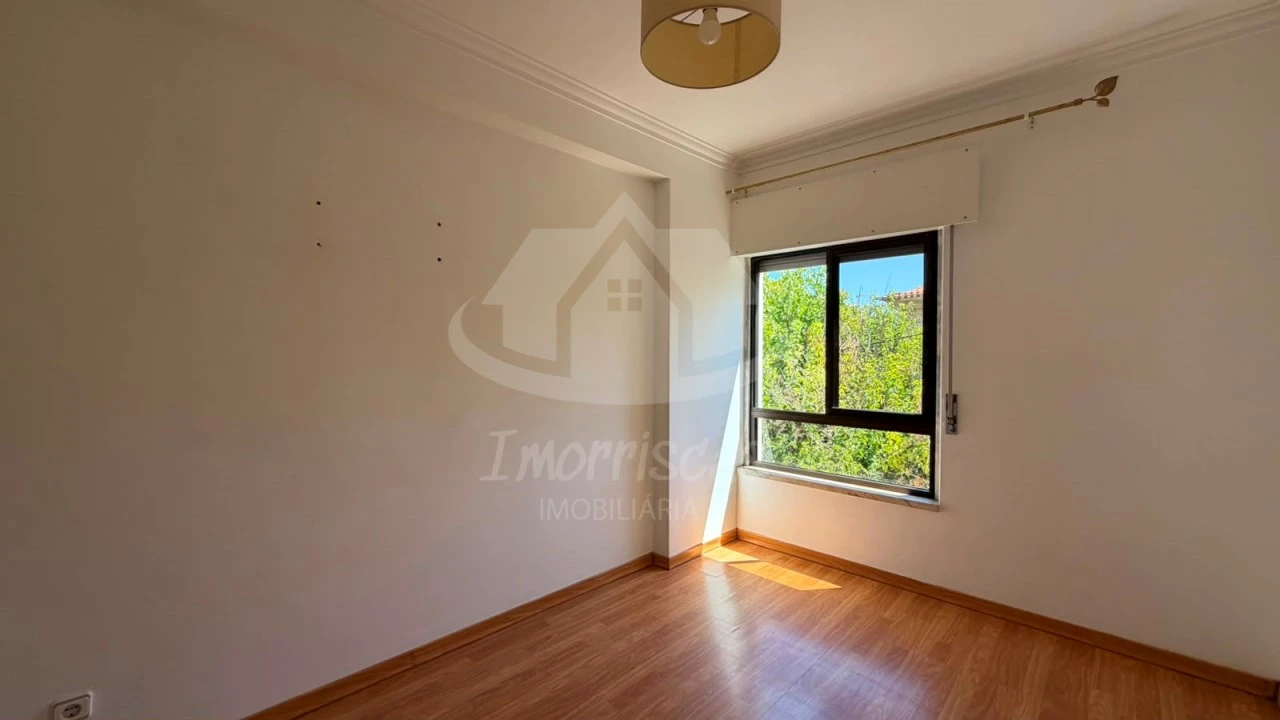 Apartamento T2 para Venda em Santa Iria de Azoia, São João da Talha e Bobadela Foto 23