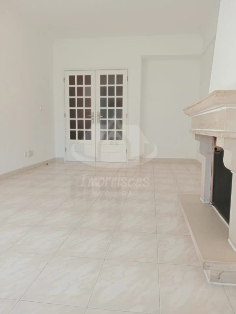 Apartamento T2 para Venda em Santa Iria de Azoia, São João da Talha e Bobadela