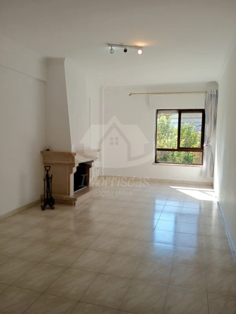 Apartamento T2 para Venda em Santa Iria de Azoia, São João da Talha e Bobadela
