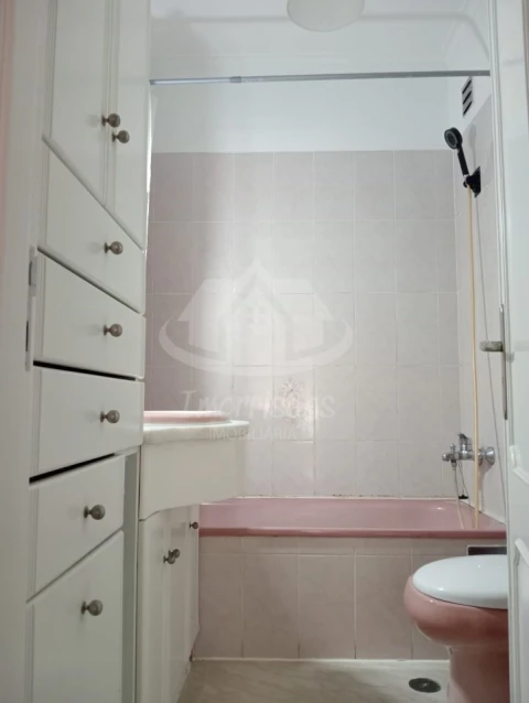 Apartamento T2 para Venda em Santa Iria de Azoia, São João da Talha e Bobadela