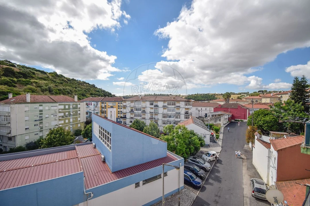 Apartamento T2 para Venda em Camarate, Unhos e Apelação Foto 19