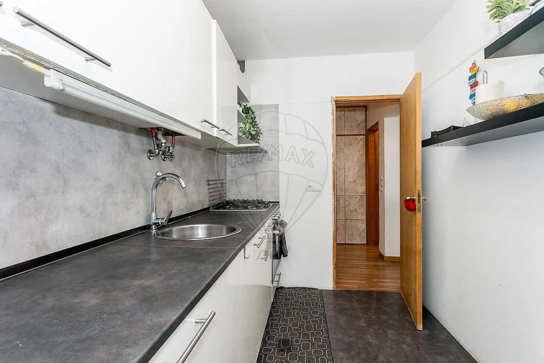 Apartamento T2 para Venda em Santo António dos Cavaleiros e Frielas Foto 8