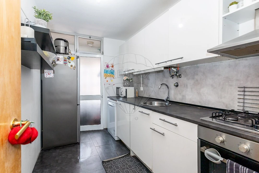 Apartamento T2 para Venda em Santo António dos Cavaleiros e Frielas Foto 6