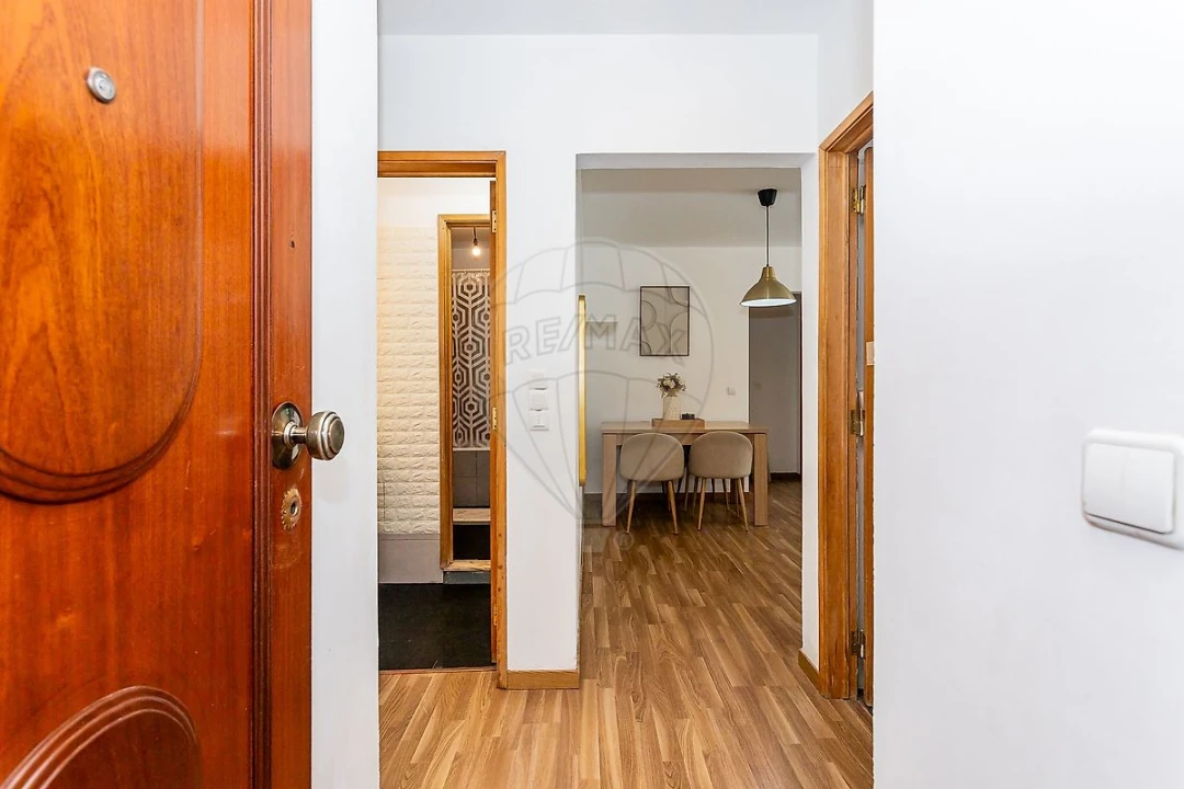 Apartamento T2 para Venda em Santo António dos Cavaleiros e Frielas Foto 2