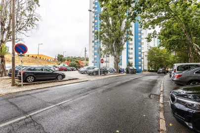 Apartamento T2 para Venda em Santo António dos Cavaleiros e Frielas