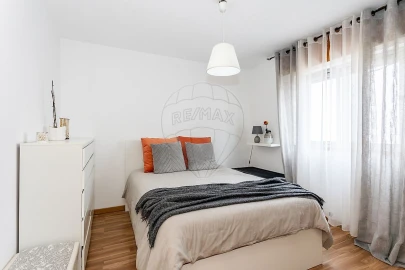 Apartamento T2 para Venda em Santo António dos Cavaleiros e Frielas