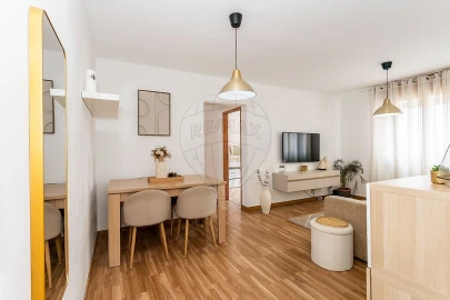 Apartamento T2 para Venda em Santo António dos Cavaleiros e Frielas