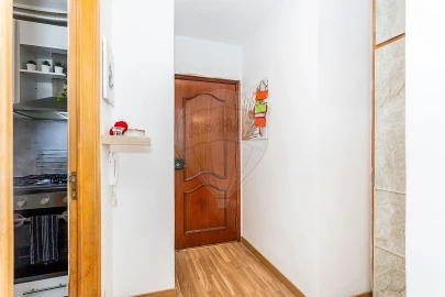 Apartamento T2 para Venda em Santo António dos Cavaleiros e Frielas