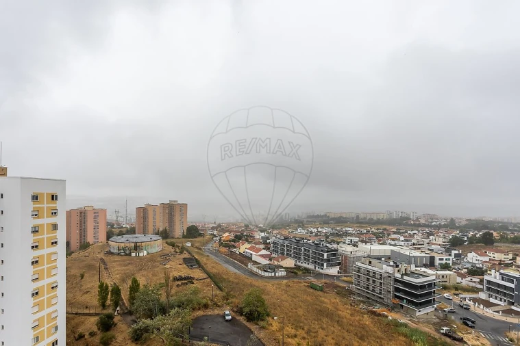 Apartamento T2 para Venda em Santo António dos Cavaleiros e Frielas Foto 18