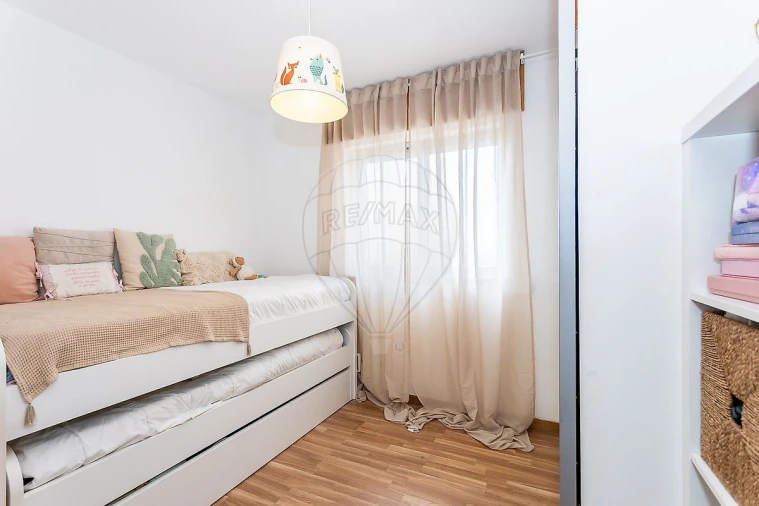 Apartamento T2 para Venda em Santo António dos Cavaleiros e Frielas Foto 17