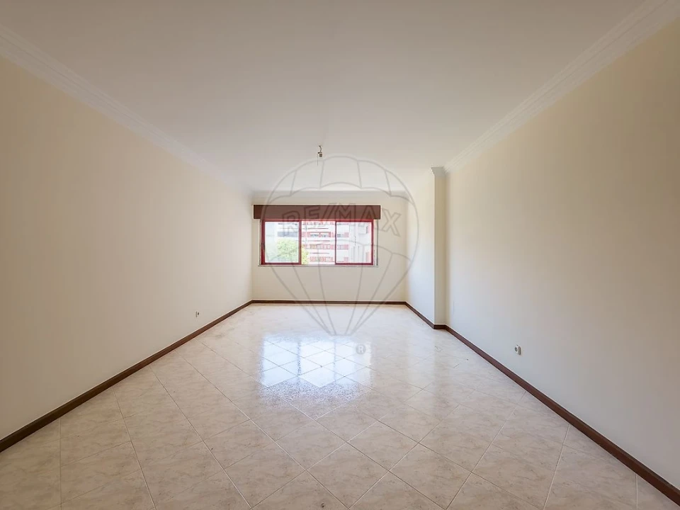 Apartamento T2 para Venda em Algueirão-Mem Martins Foto 1