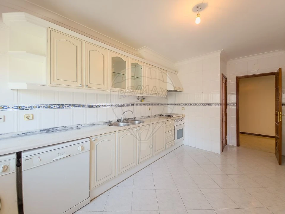Apartamento T2 para Venda em Algueirão-Mem Martins Foto 3