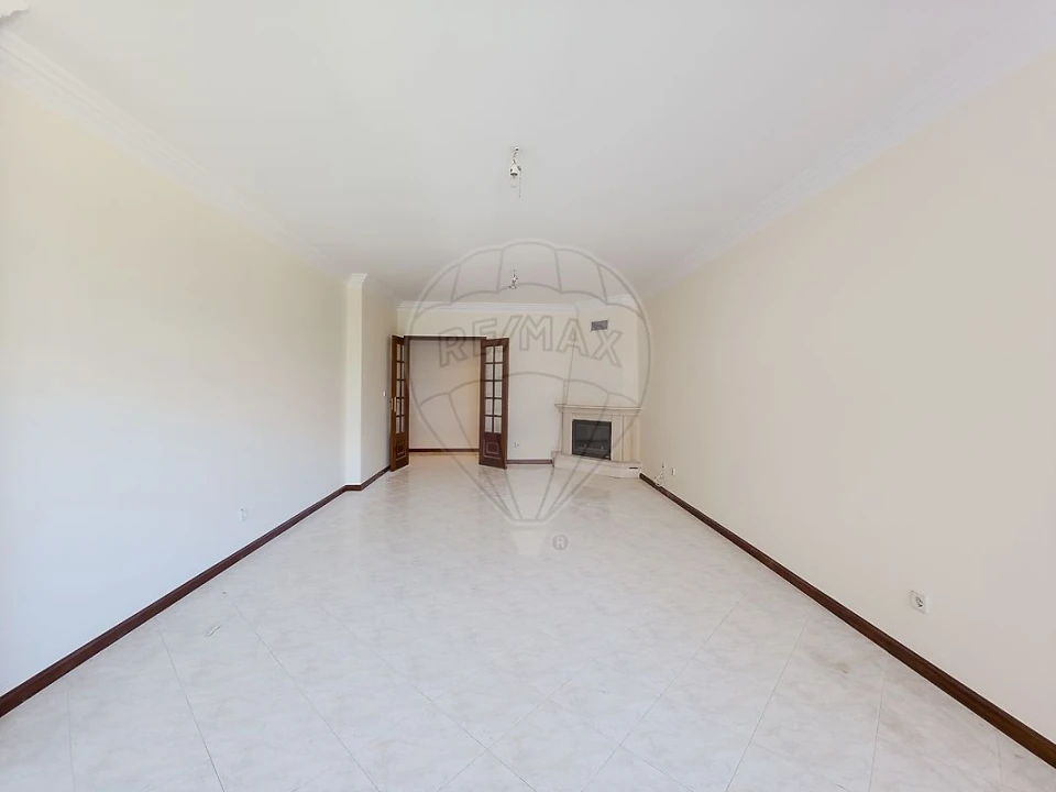 Apartamento T2 para Venda em Algueirão-Mem Martins Foto 16