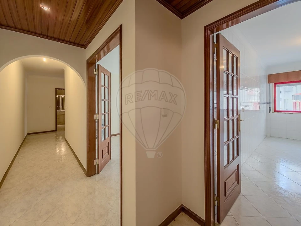 Apartamento T2 para Venda em Algueirão-Mem Martins Foto 4