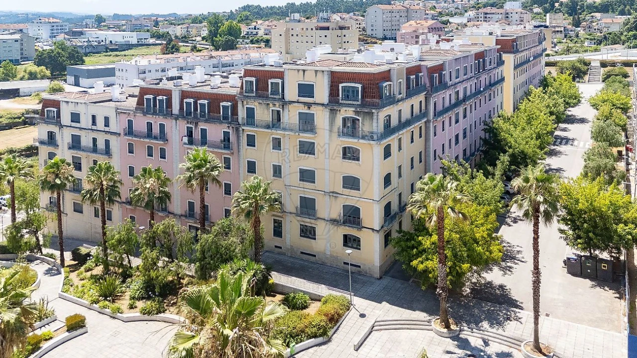 Apartamento T3 para Venda em Oliveira do Douro Foto 2