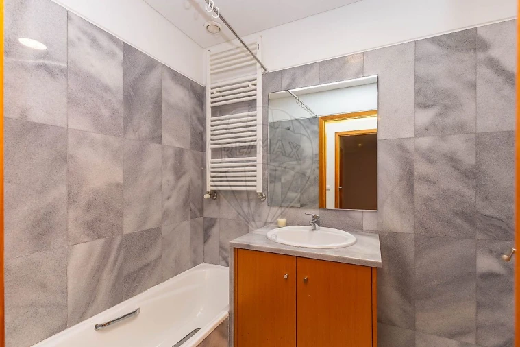 Apartamento T2 para Venda em Oliveira do Douro Foto 8