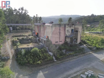 Armazém para Venda em Arões