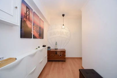 Apartamento T3 para Venda em Santo António dos Cavaleiros e Frielas
