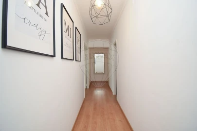 Apartamento T3 para Venda em Santo António dos Cavaleiros e Frielas