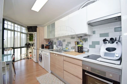 Apartamento T3 para Venda em Santo António dos Cavaleiros e Frielas