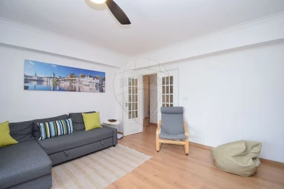 Apartamento T3 para Venda em Santo António dos Cavaleiros e Frielas