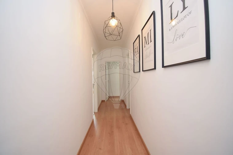 Apartamento T3 para Venda em Santo António dos Cavaleiros e Frielas Foto 10