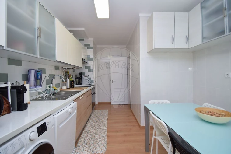 Apartamento T3 para Venda em Santo António dos Cavaleiros e Frielas Foto 19