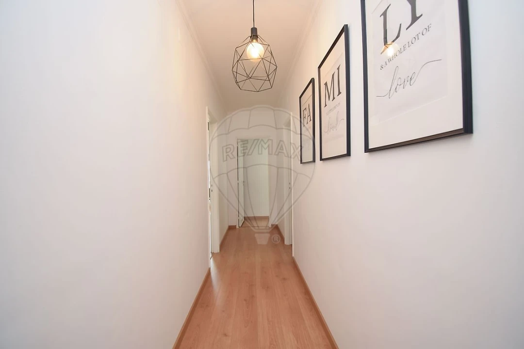 Apartamento T3 para Venda em Santo António dos Cavaleiros e Frielas Foto 10