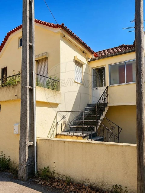 Moradia T3 para Venda em Canas de Santa Maria