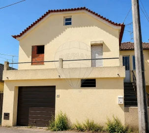 Moradia T3 para Venda em Canas de Santa Maria
