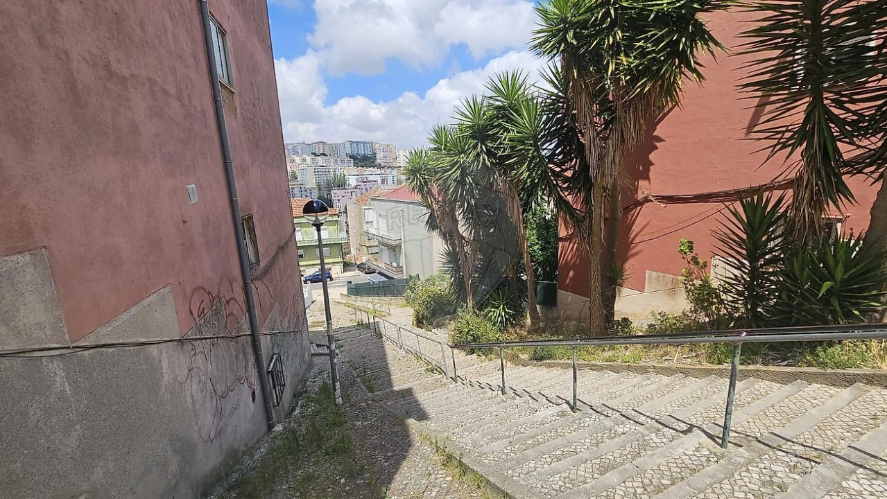 Apartamento T4 para Venda em Queluz e Belas Foto 1