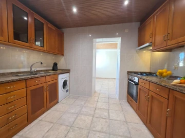Moradia T3 para Venda em Azueira e Sobral da Abelheira