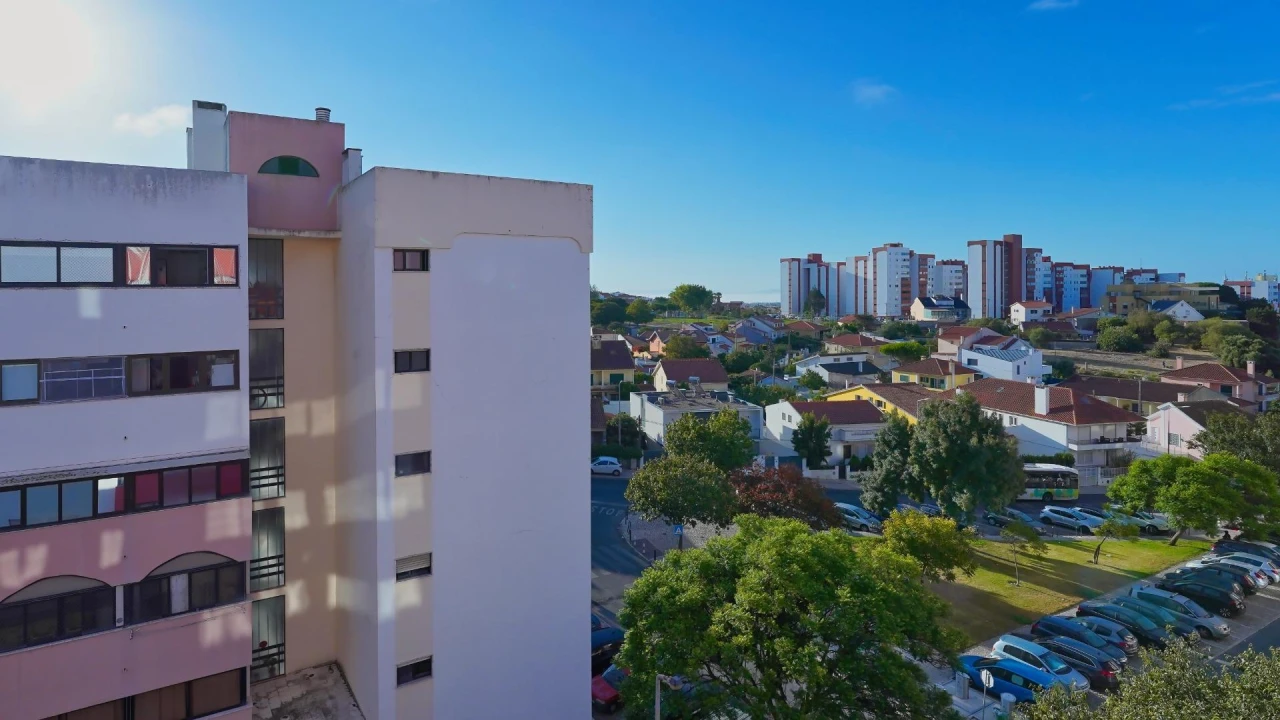 Apartamento T3 para Venda em São Domingos de Rana Foto 8