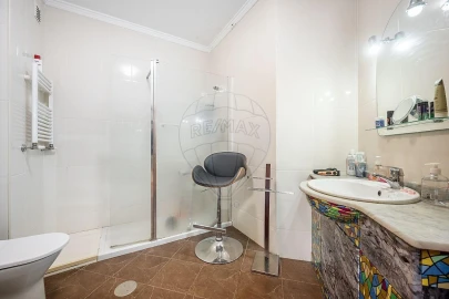 Apartamento T5 para Venda em Madalena