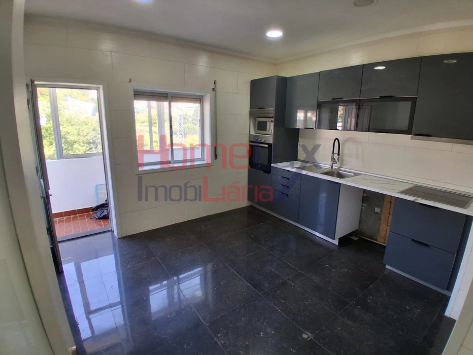 Apartamento T3 para Venda em Fânzeres e São Pedro da Cova Foto 2