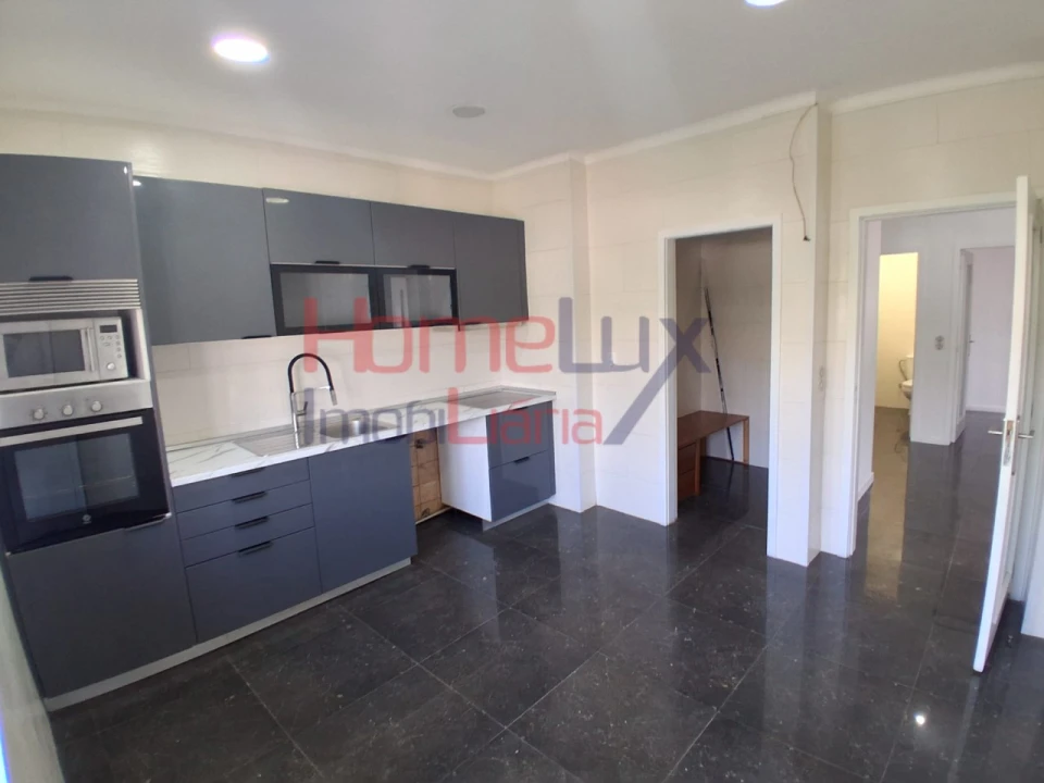 Apartamento T3 para Venda em Fânzeres e São Pedro da Cova Foto 3