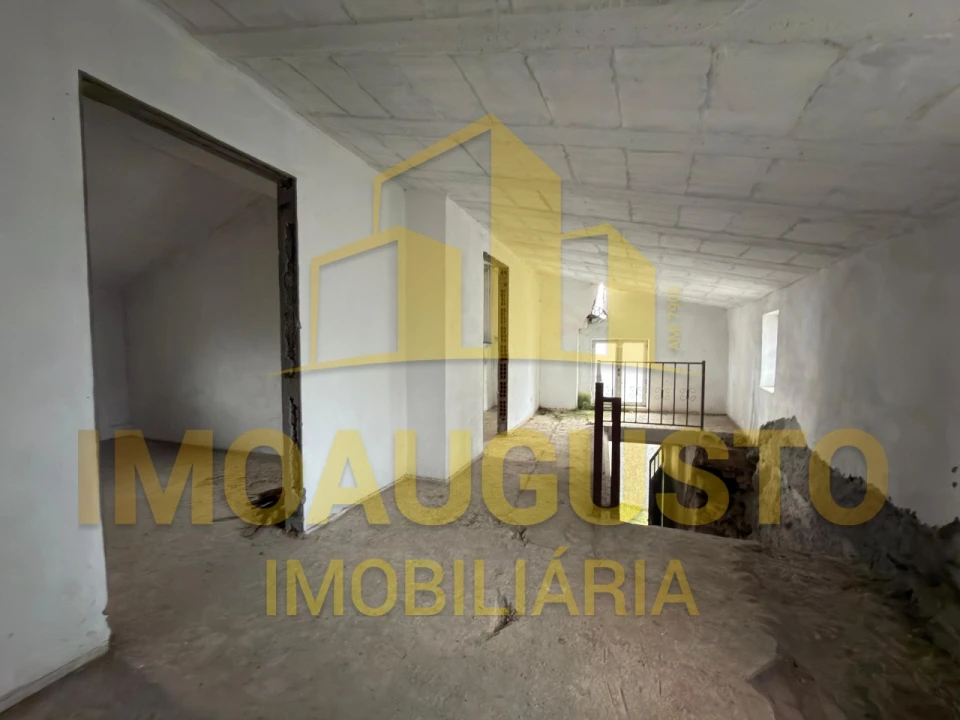 Moradia T4 para Venda em Alvendre Foto 9