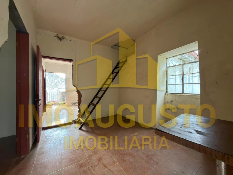 Moradia T4 para Venda em Alvendre Foto 6