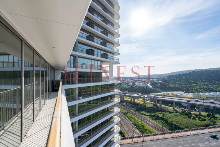 Apartamento T2 para Venda em Campolide Foto 29
