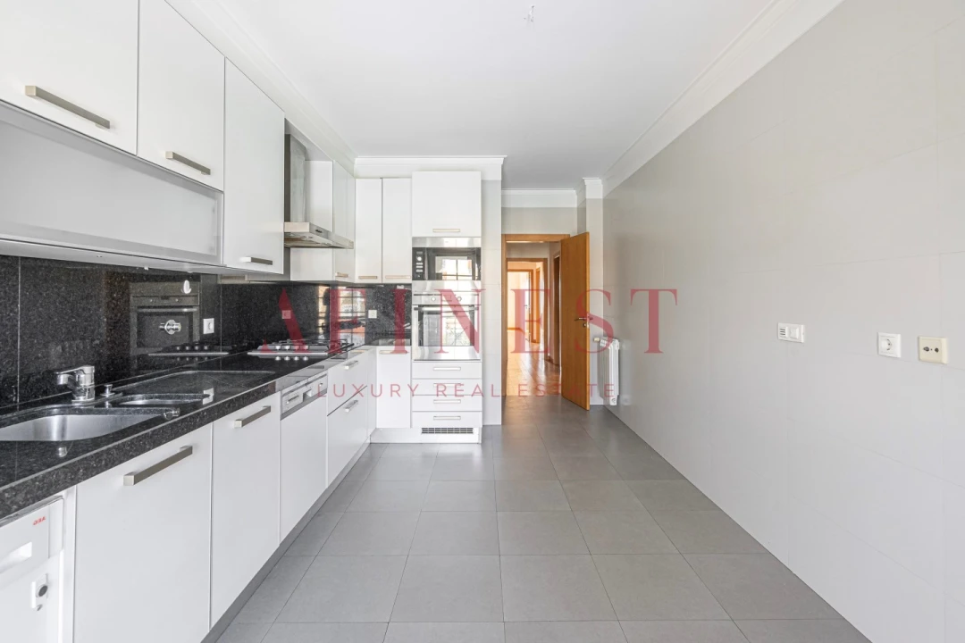 Apartamento T4 para Arrendamento em Santa Maria e São Miguel, São Martinho, São Pedro Penaferrim Foto 17