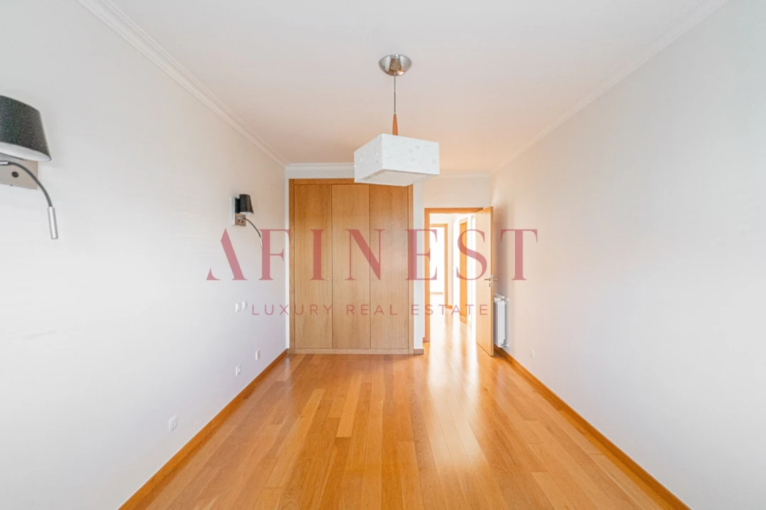 Apartamento T4 para Arrendamento em Santa Maria e São Miguel, São Martinho, São Pedro Penaferrim Foto 32