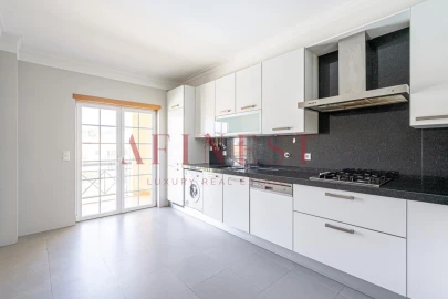 Apartamento T4 para Arrendamento em Santa Maria e São Miguel, São Martinho, São Pedro Penaferrim