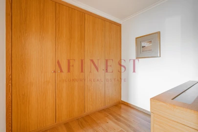 Apartamento T4 para Arrendamento em Santa Maria e São Miguel, São Martinho, São Pedro Penaferrim