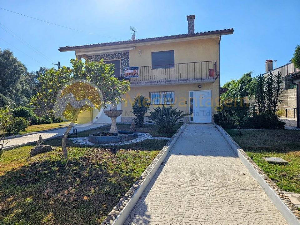 Moradia T4 para Venda em Espinho Foto 1