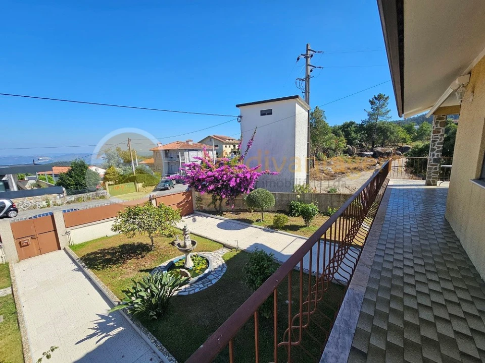 Moradia T4 para Venda em Espinho Foto 9