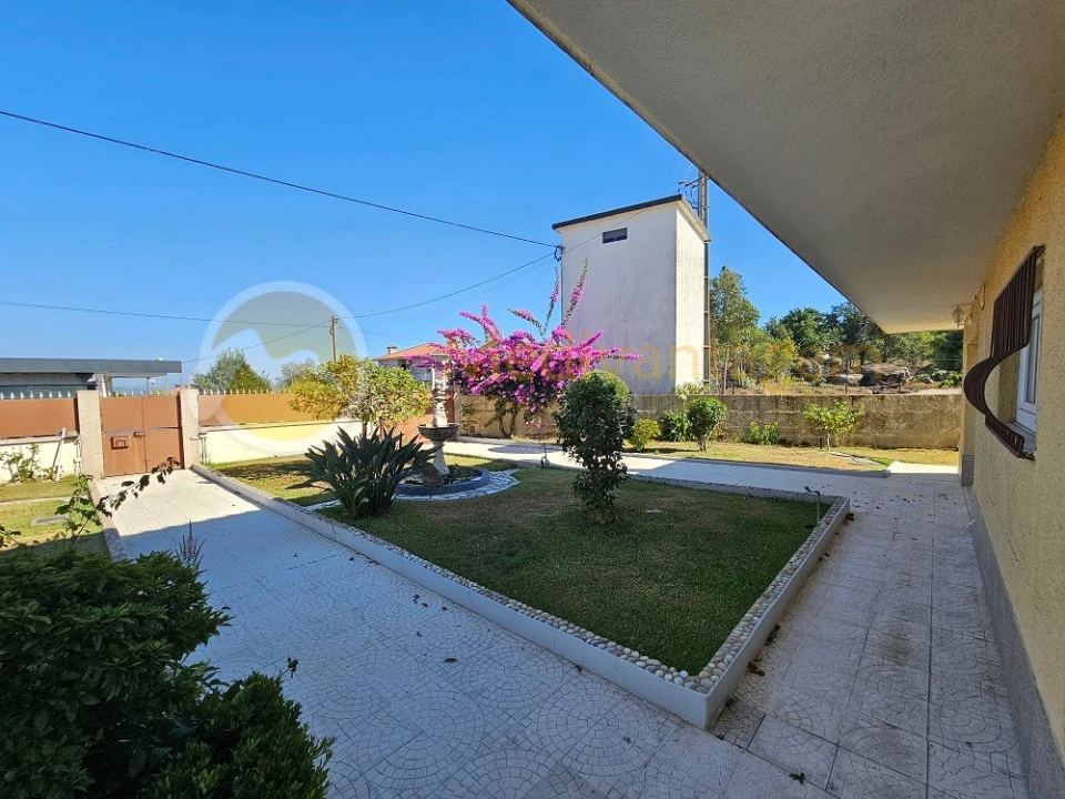 Moradia T4 para Venda em Espinho Foto 34