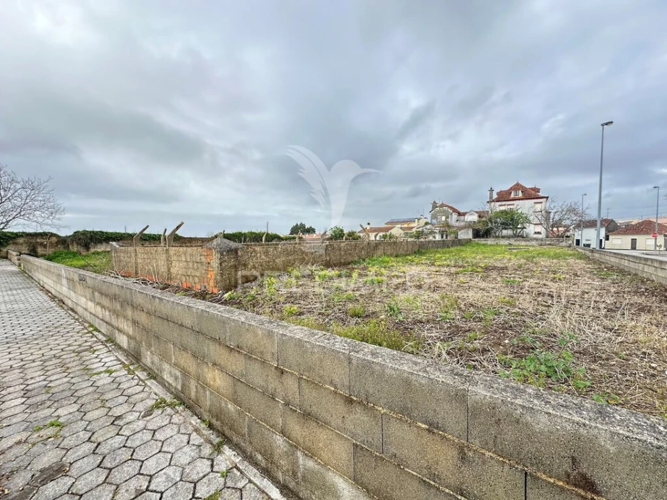 Terreno para Venda em Eixo e Eirol Foto 2