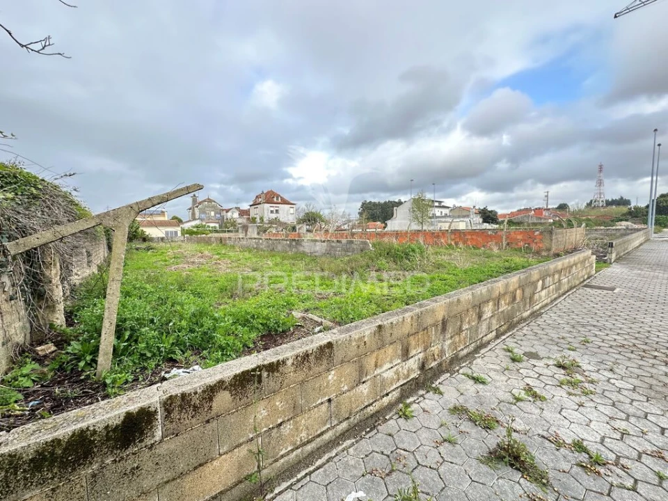 Terreno para Venda em Eixo e Eirol Foto 1