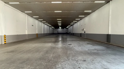 Armazém para Arrendamento em Nespereira